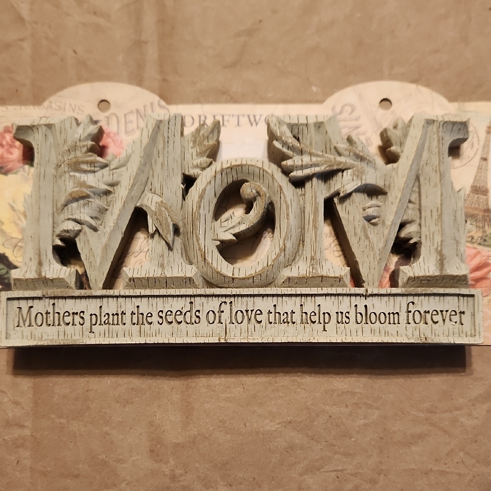 Mom NWT decor Hang Or Stand History & Heraldry Beige Vintage Journal